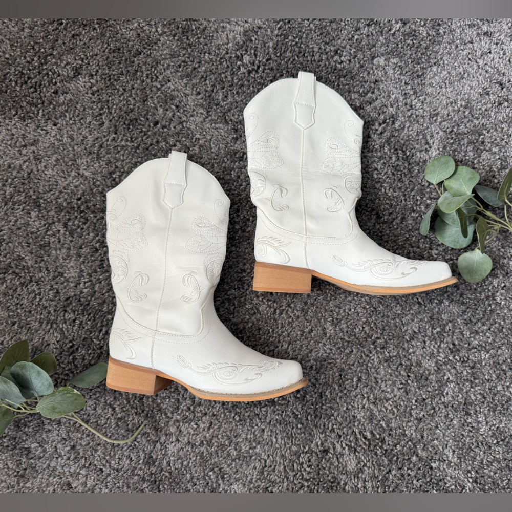 White Embroidered Women's Western Boots
